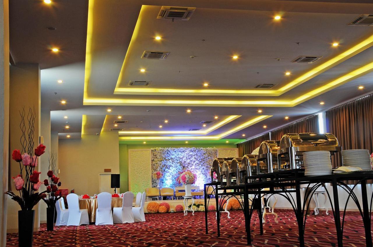 Favehotel Hyper Square Hotel 3*